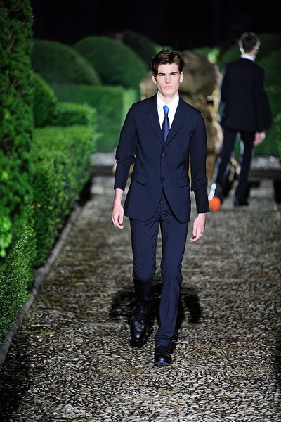 Look 27